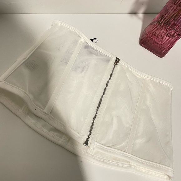 White corset mesh - Picture 2 of 6